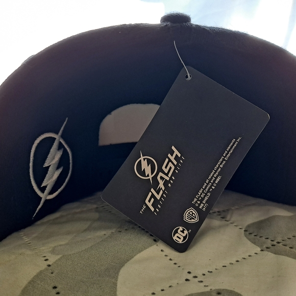 ✅ Star Laboratories The Flash Snapback Cap - Picture 2 of 4